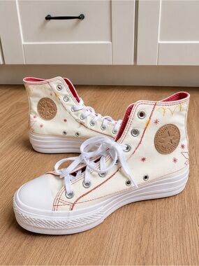 NWT -Converse Chuck Taylor‎ All Star Lift Hi Western Embroidered Cream Red